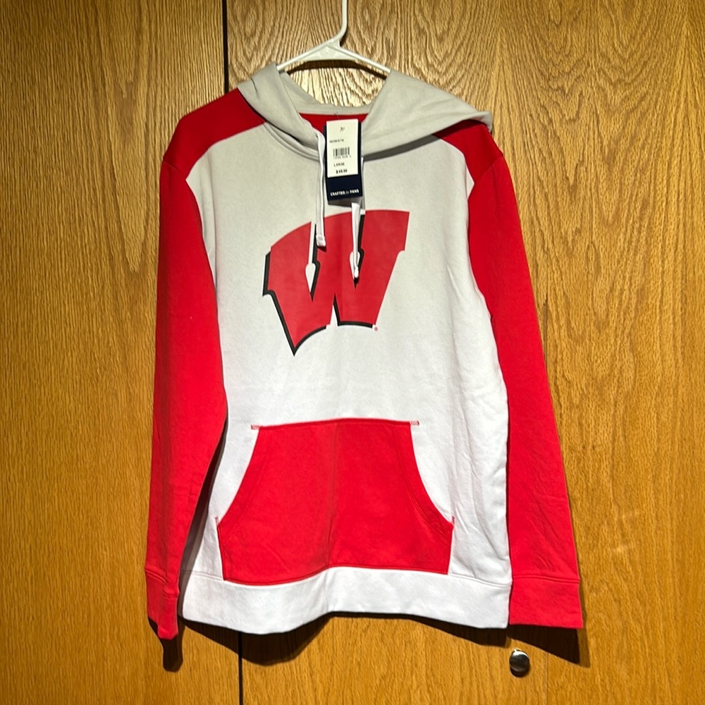 Wisconsin Badger NWT Hoodie size Large